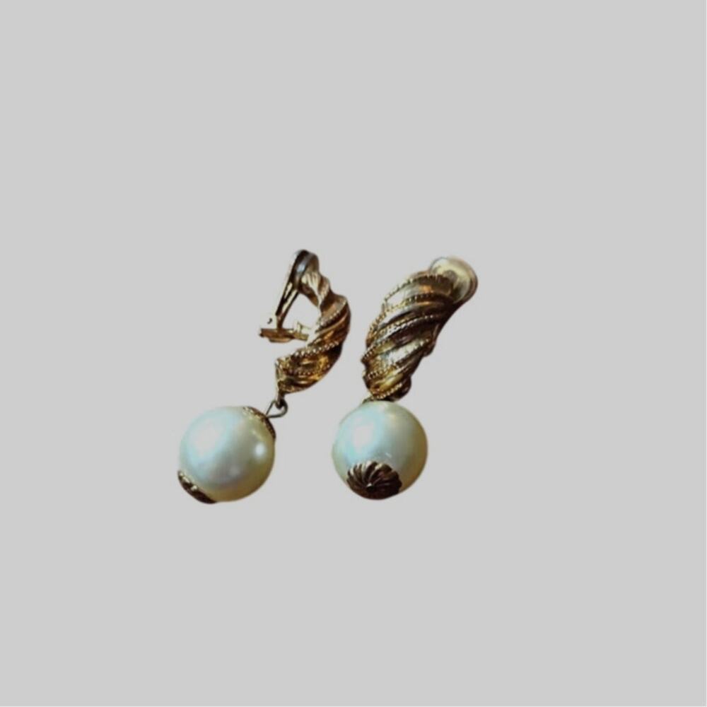Vintage Drop Pearl Earrings Clip on Gold Tone